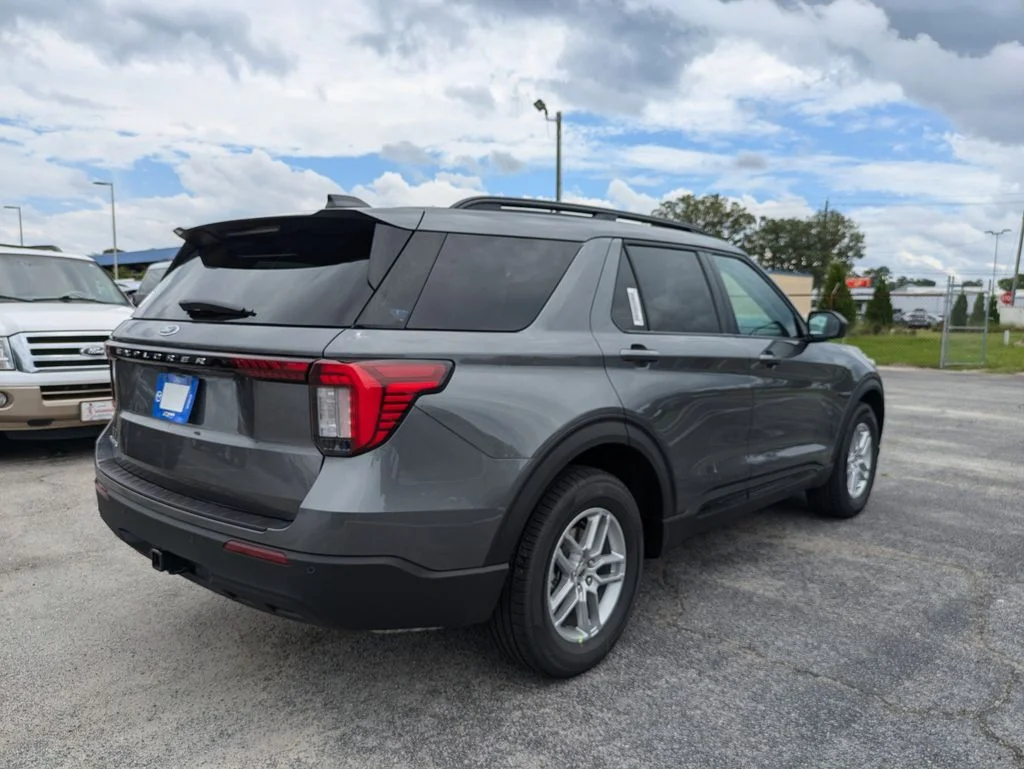 New 2026 Carbonized Gray Metallic Ford Active image 4