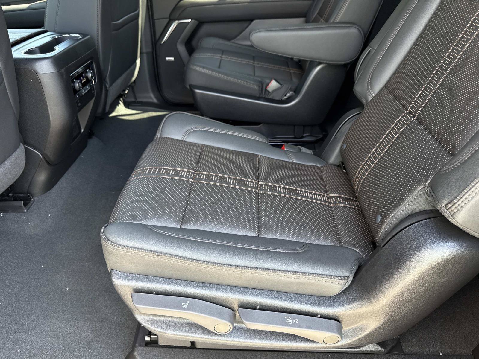 2026 Chevrolet Suburban High Country - Photo 10