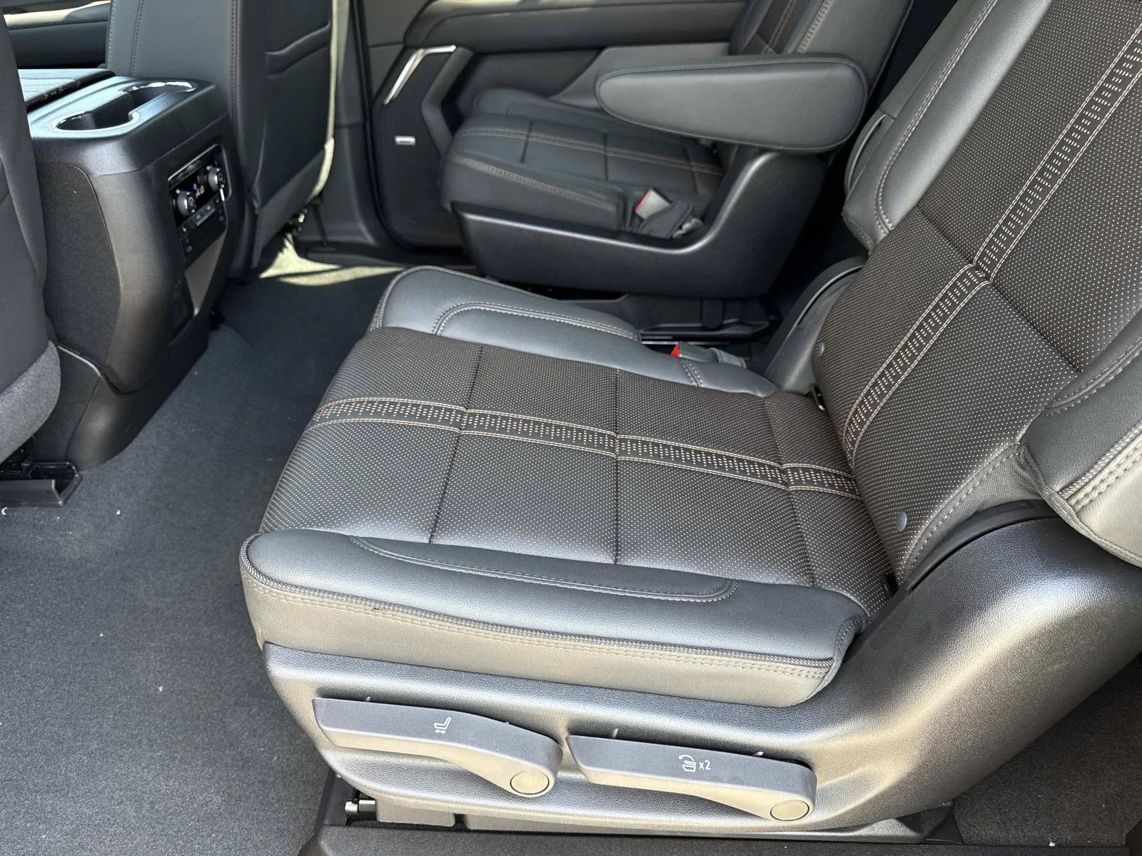 2026 Chevrolet Suburban High Country - Photo 10