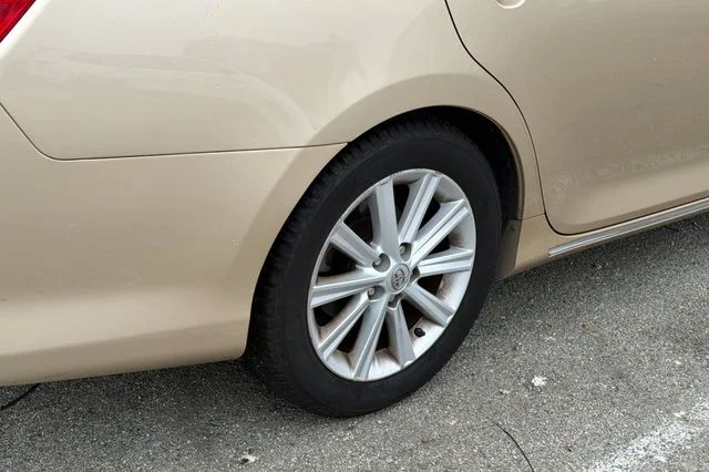 Used 2012  Toyota XLE image 4
