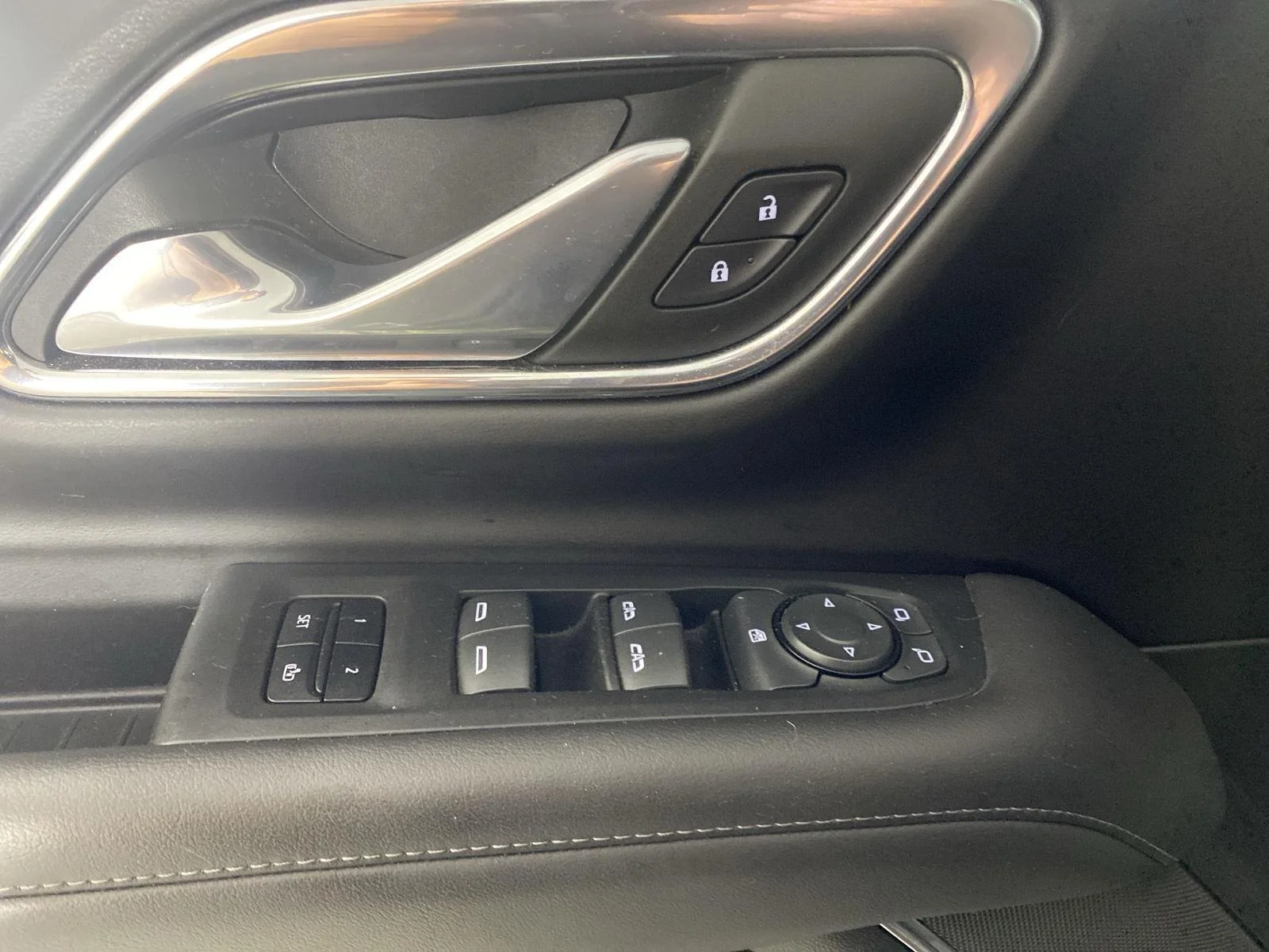 Used 2023 Auburn Metallic Chevrolet LT image 12