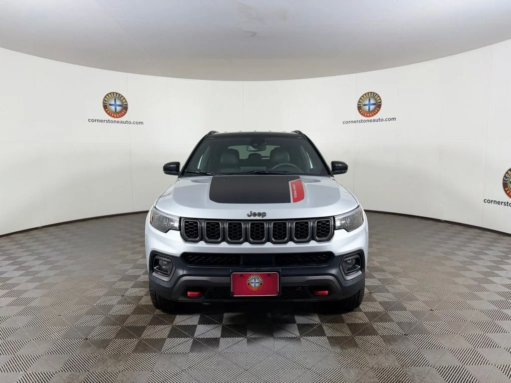 Used 2025 Silver Jeep Trailhawk image 15