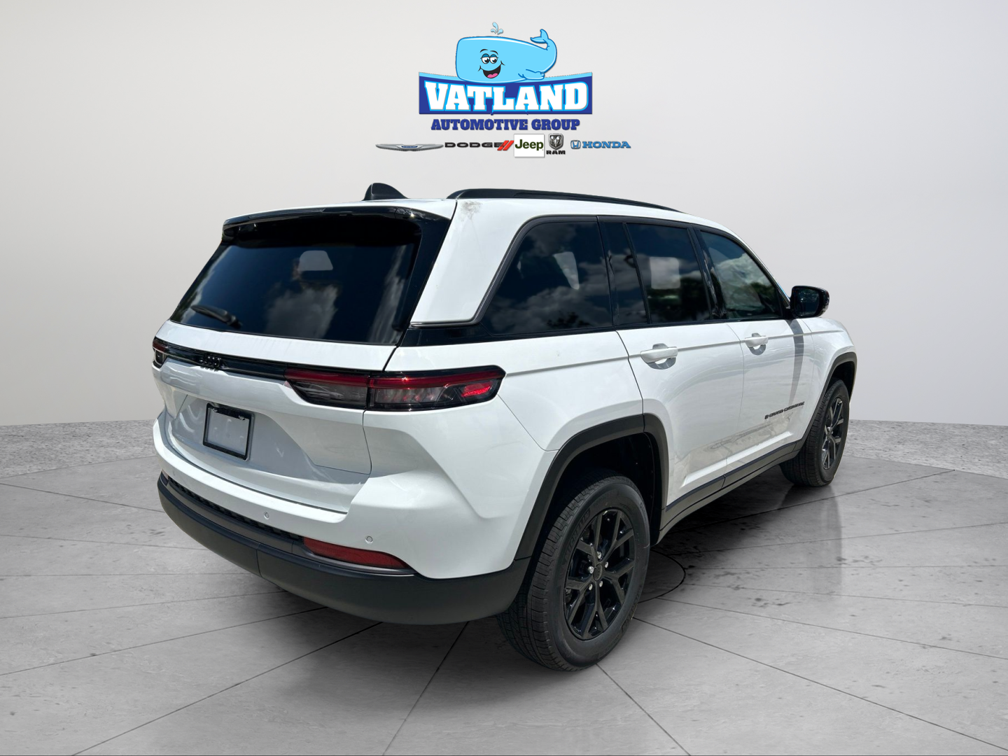 New 2026 Bright White Clear-Coat Exterior Paint Jeep Laredo Altitude image 5