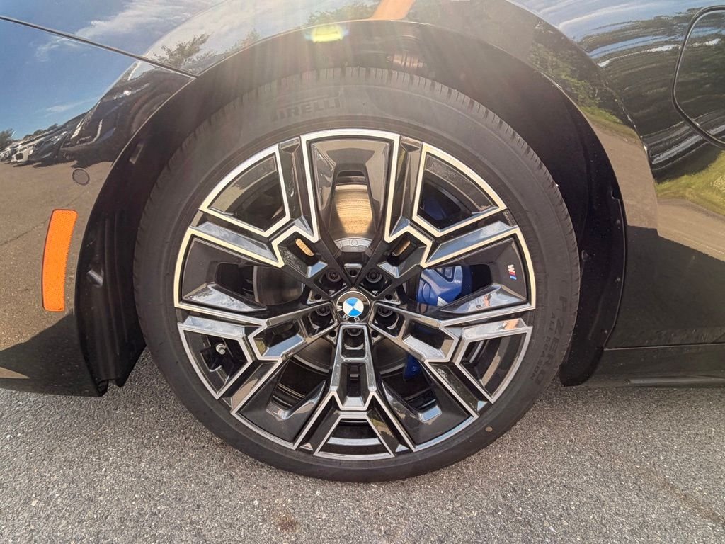 New 2027 Black Sapphire Metallic BMW 550e xDrive image 5