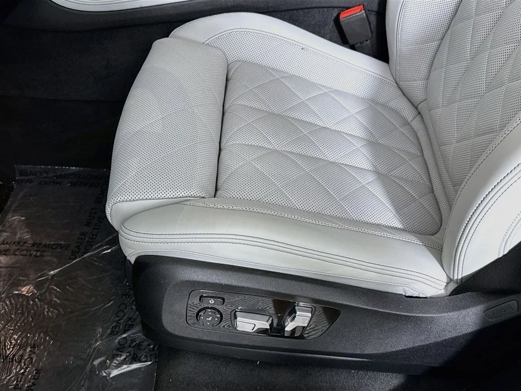 Used 2024 Gray BMW xDrive40i image 20