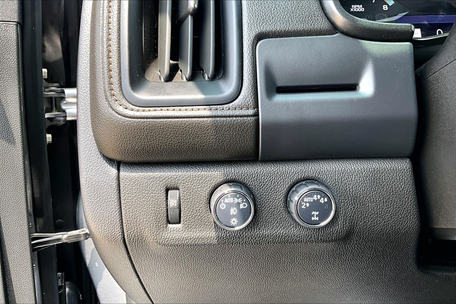 Used 2022 Satin Steel Metallic GMC 4WD AT4 w/Leather image 35
