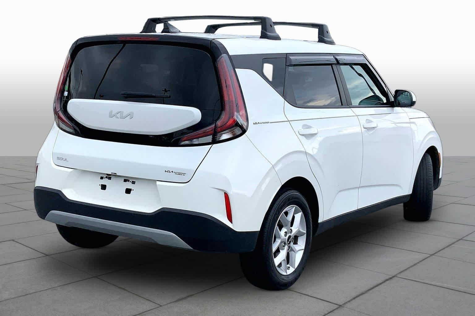 Used 2025 Snow White Pearl Kia LX image 12