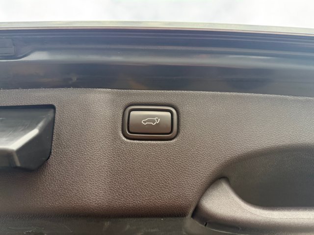Used 2016 Black Kia SXL image 39