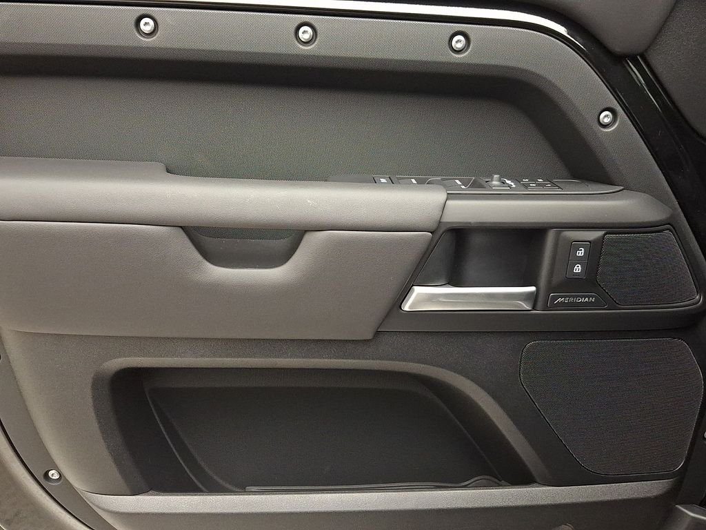 New 2026 Santorini Black Land Rover S image 9