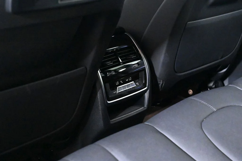 Used 2022 White BMW xDrive40i image 18