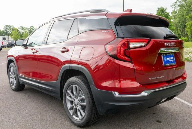 Used 2022 Red GMC SLT image 8