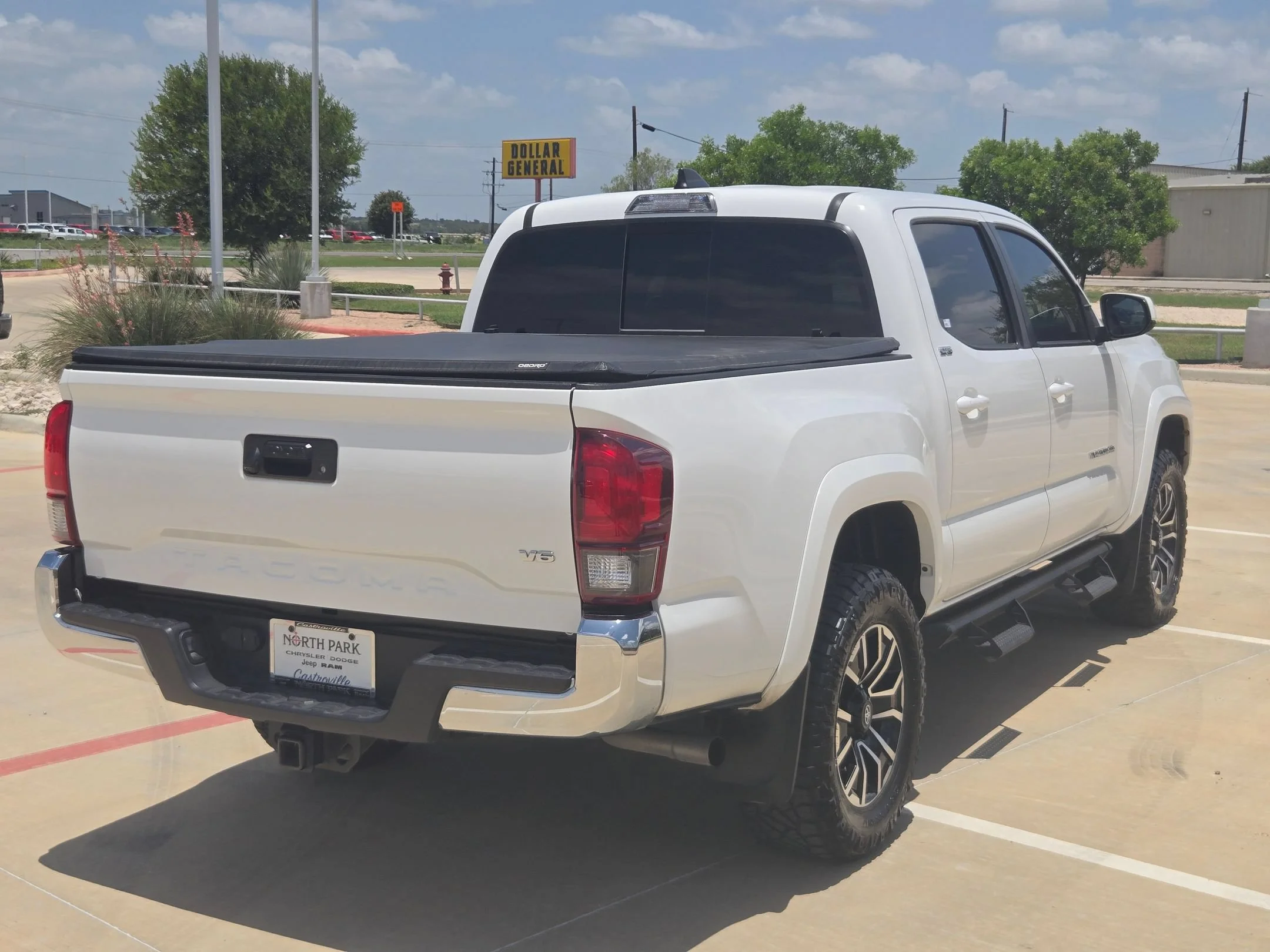 Used 2023 White Toyota SR5 image 3