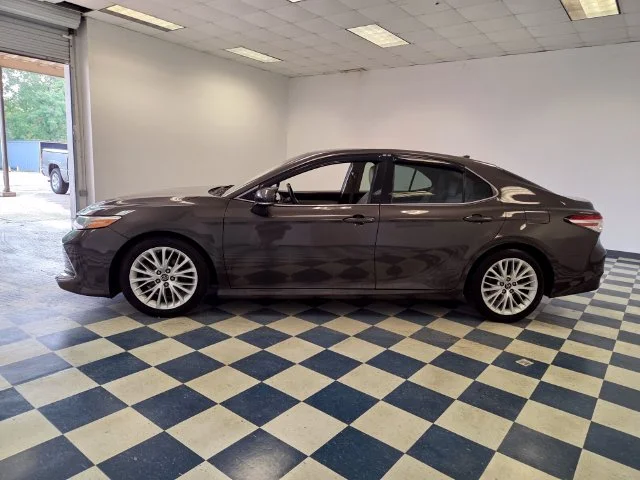 Used 2018 Brown Toyota XLE image 4