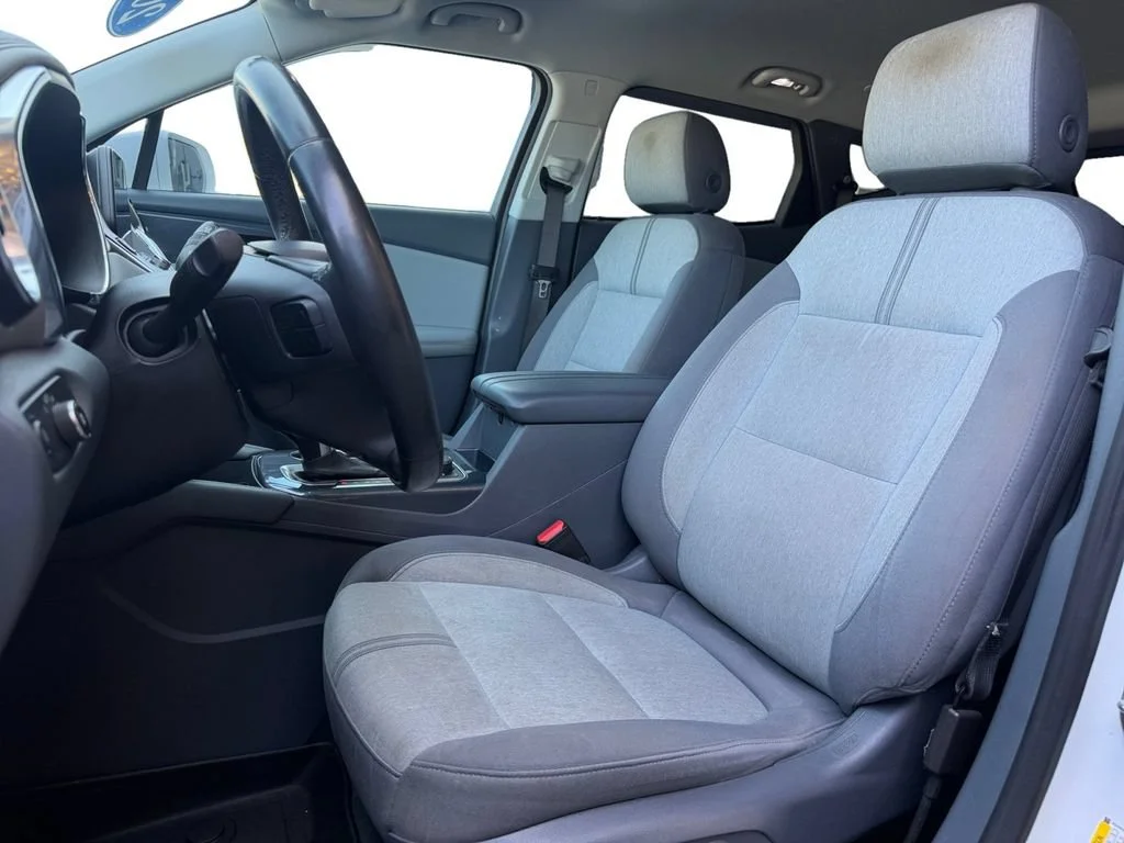 Used 2019 SUMMIT WHITE Chevrolet  image 26