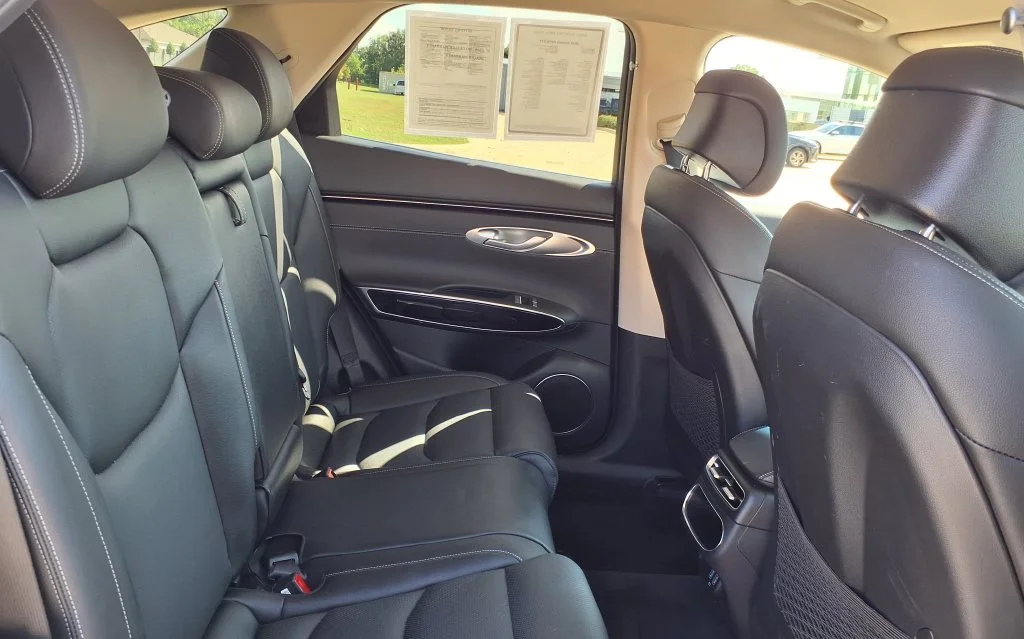 Used 2025 White Genesis 2.5T image 16