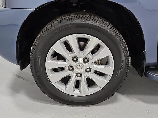 Certified Used 2019 SHORELINE BLUE PEARL Toyota  image 19