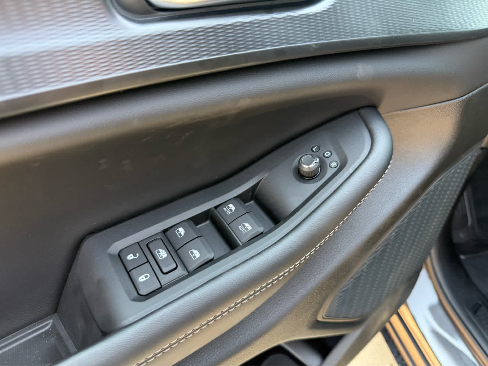 New 2026 Baltic Gray Metallic Clear-Coat Exterior Paint Jeep Laredo image 20