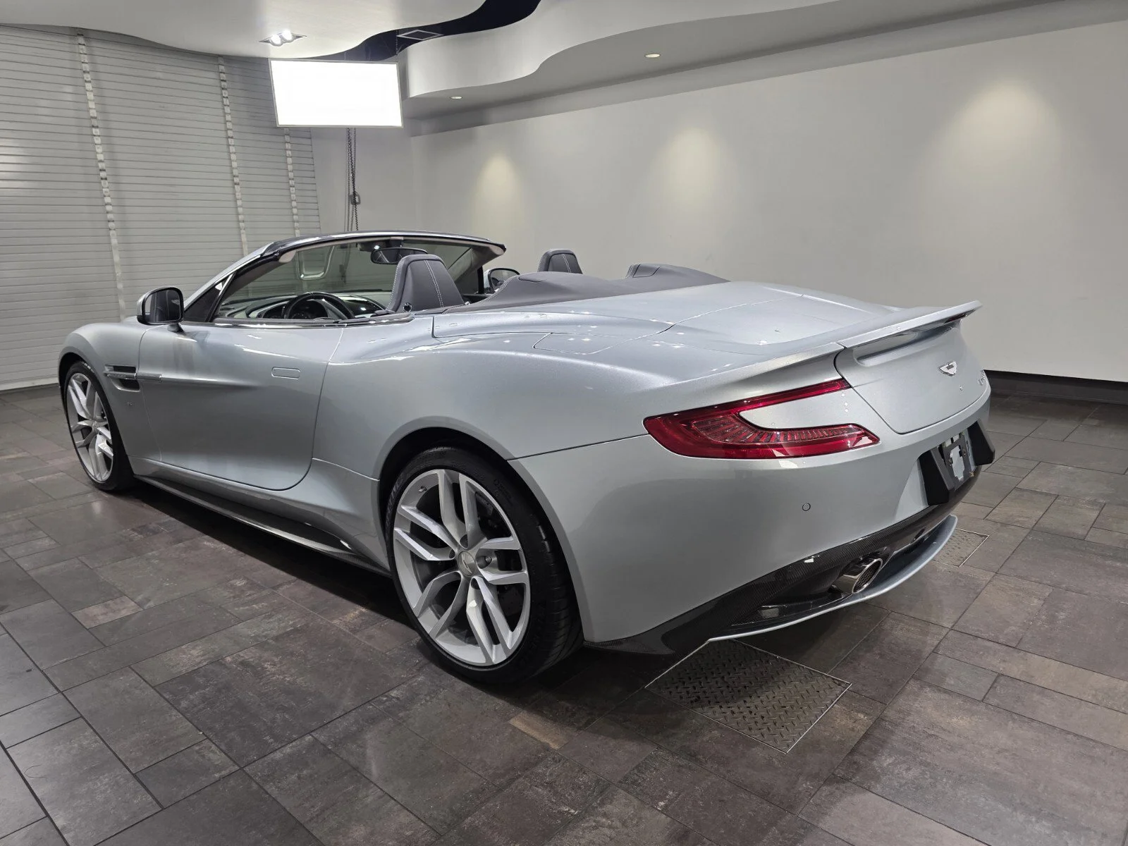 Used 2017 Q Titanium Silver Aston Martin Volante image 2