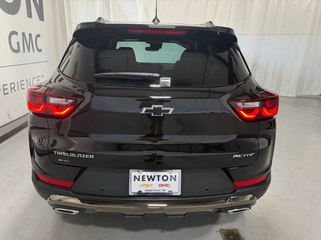 New 2026 Mosaic Black Metallic Chevrolet ACTIV image 32