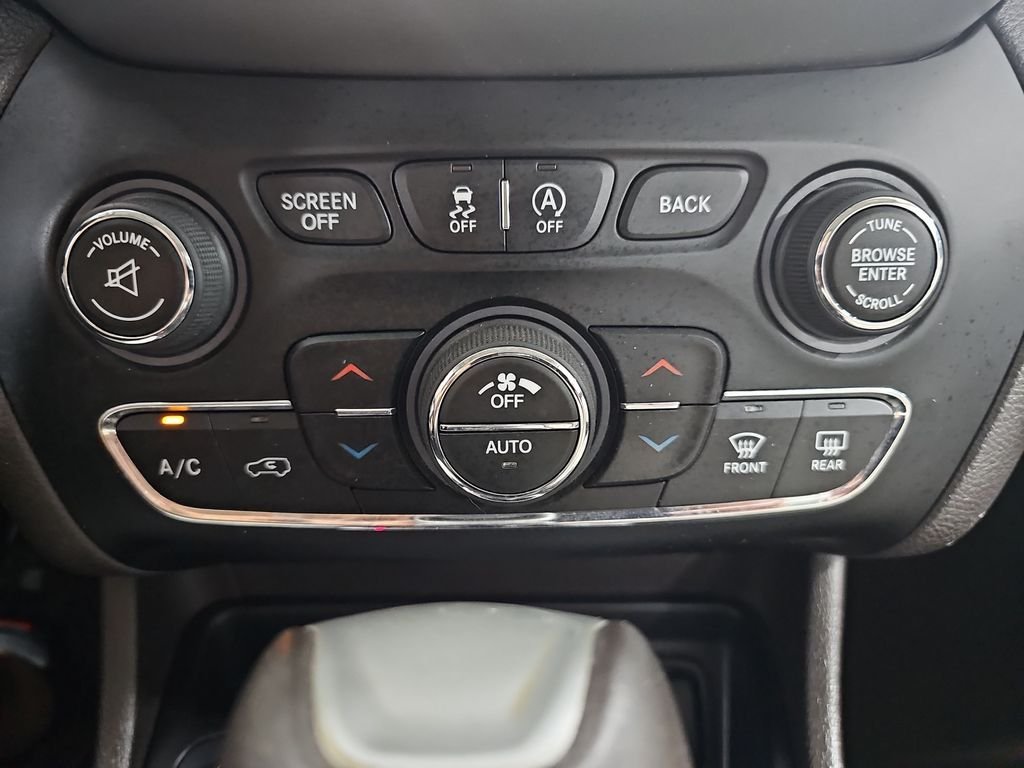 Used 2017 Silver Jeep Overland image 26