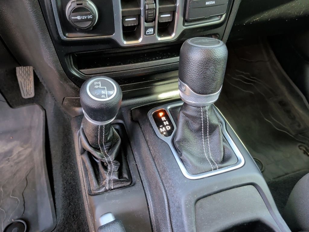 Used 2022 Blue Jeep Overland image 34