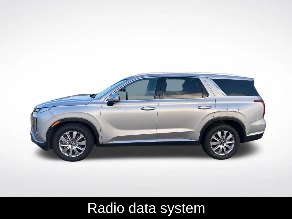 Used 2025 Silver Hyundai SEL image 4