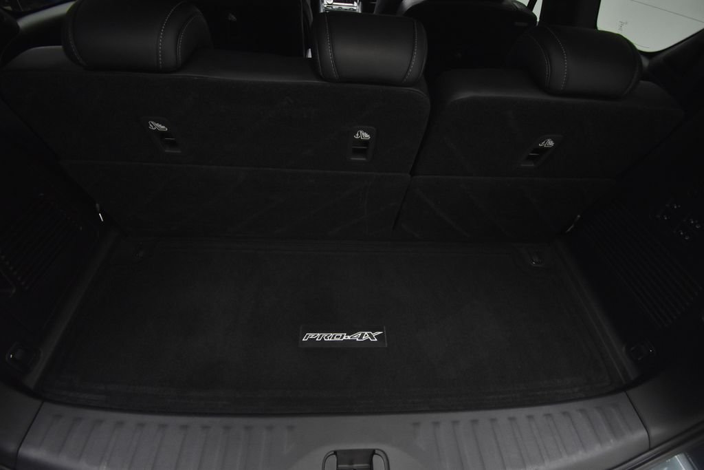 Used 2026 Alpine Metallic/Super Blk Nissan PRO-4X image 32