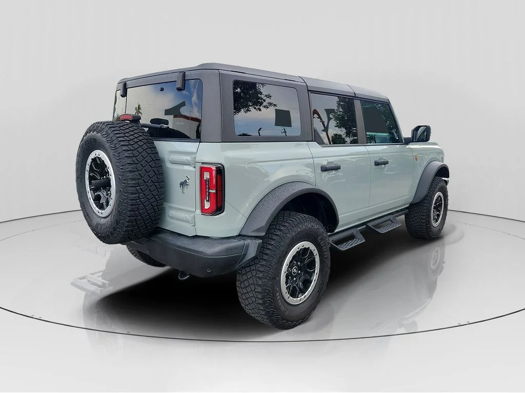 Used 2023 Gray Ford Badlands image 7