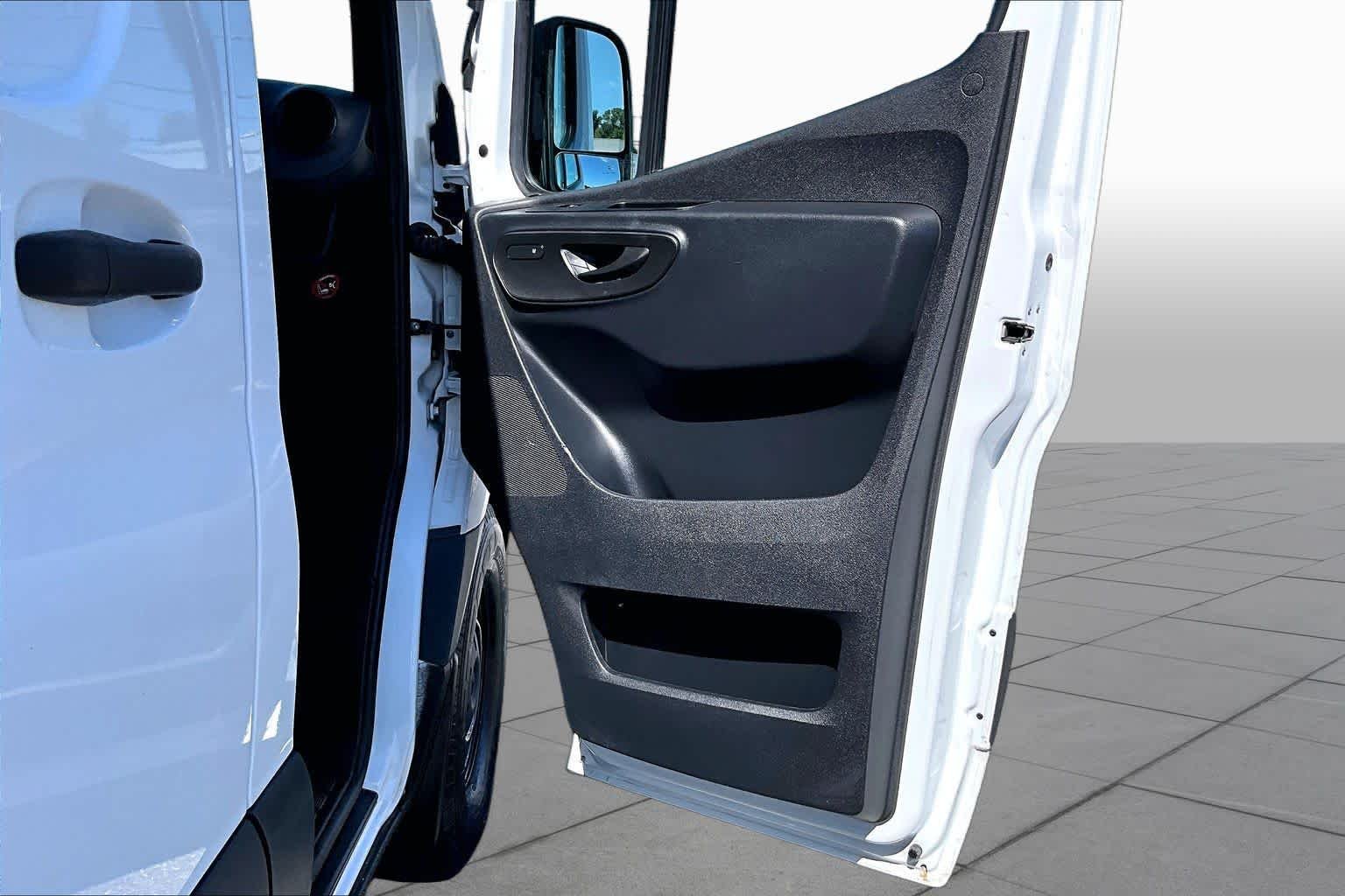 Used 2023 Arctic White Mercedes-Benz  image 23
