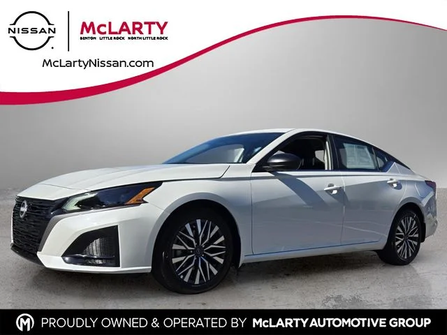 New 2026 White Nissan 2.5 SV image 1