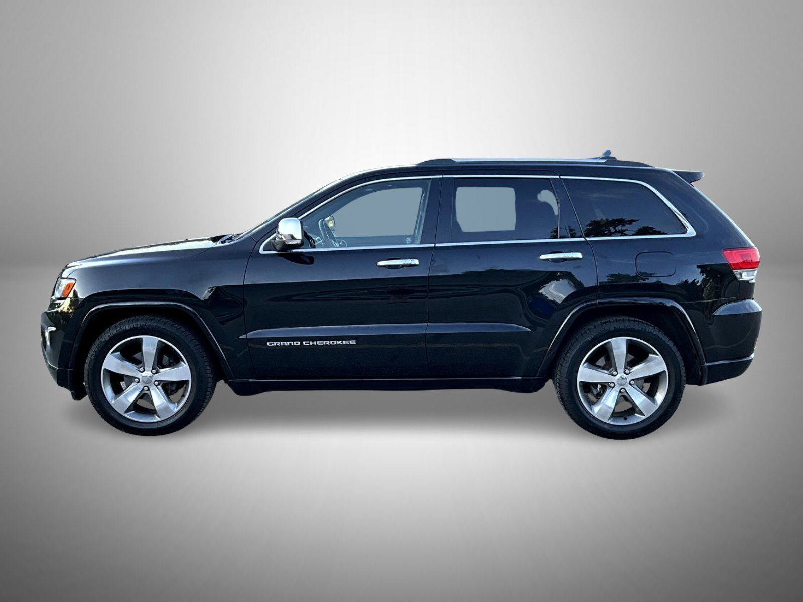 Used 2014 Brilliant Black Crystal Pearlcoat Jeep Overland image 8