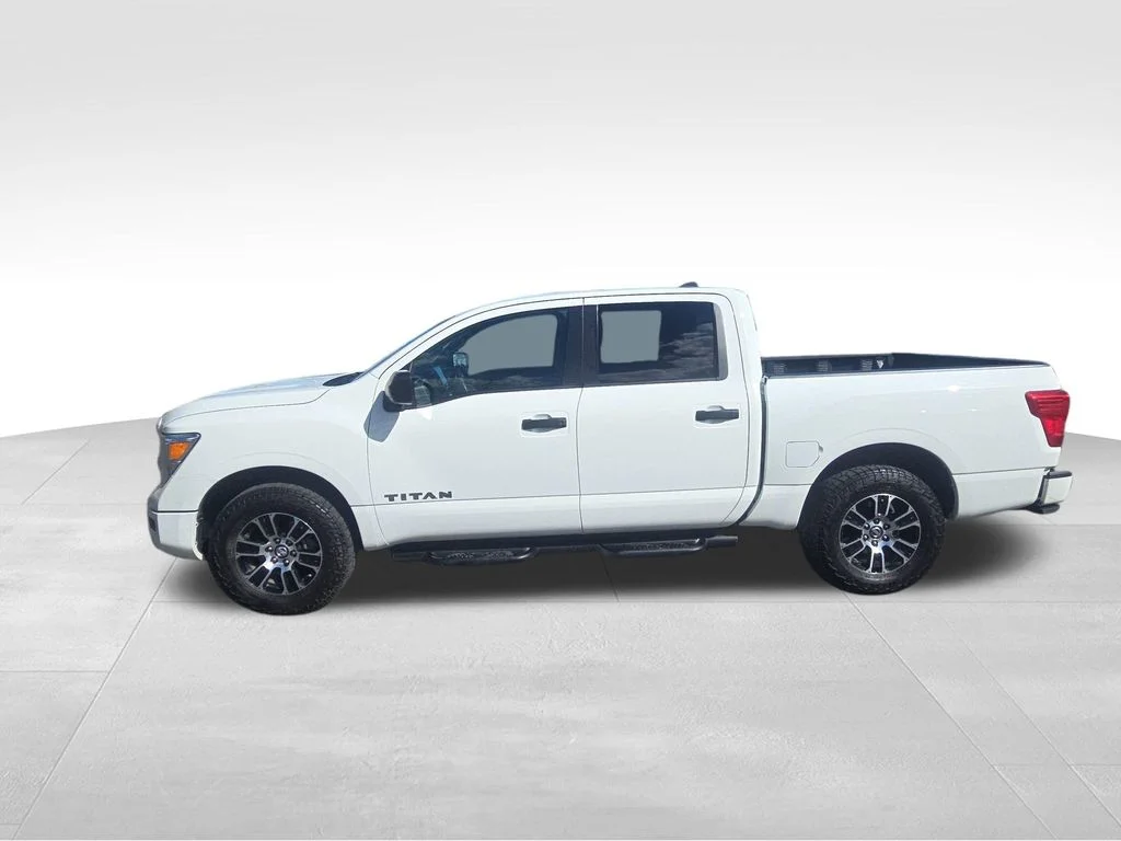 Used 2022 Glacier White Nissan SV image 14