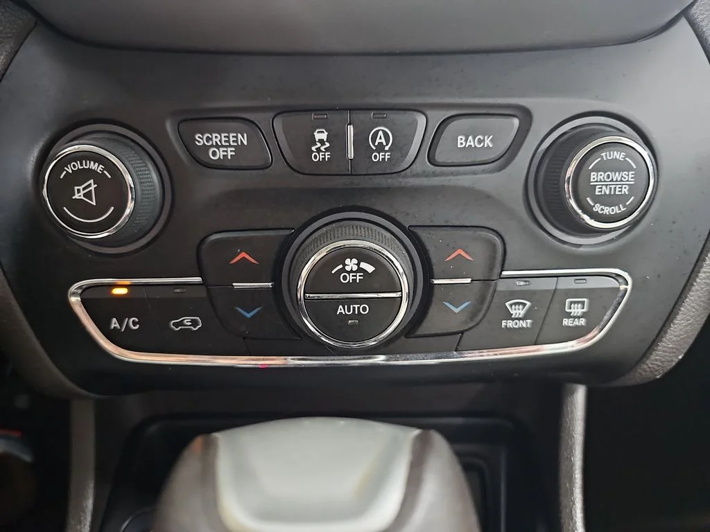 Used 2017 Silver Jeep Overland image 26