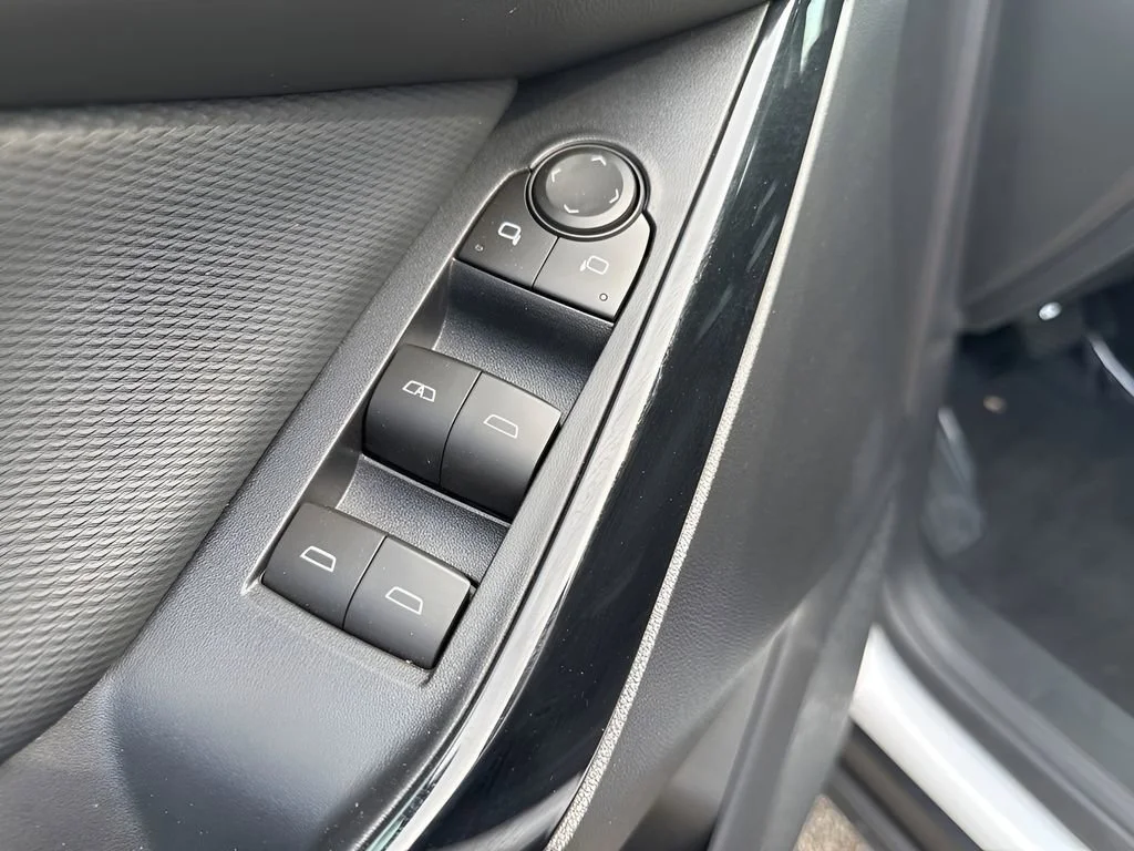 Used 2026 Summit White Chevrolet LT image 29