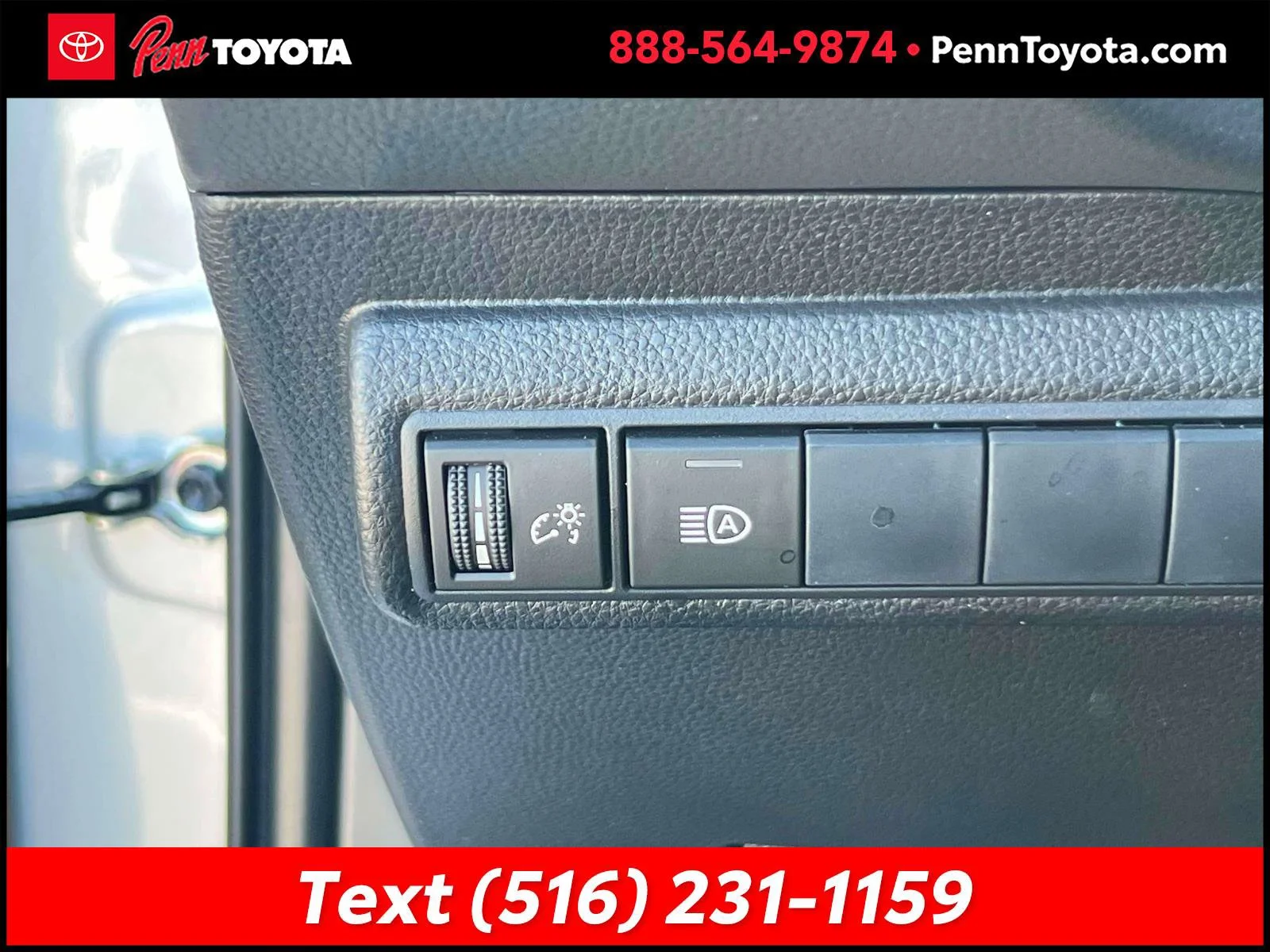 Used 2019 CLASSIC SILVER METALLIC Toyota XSE image 21