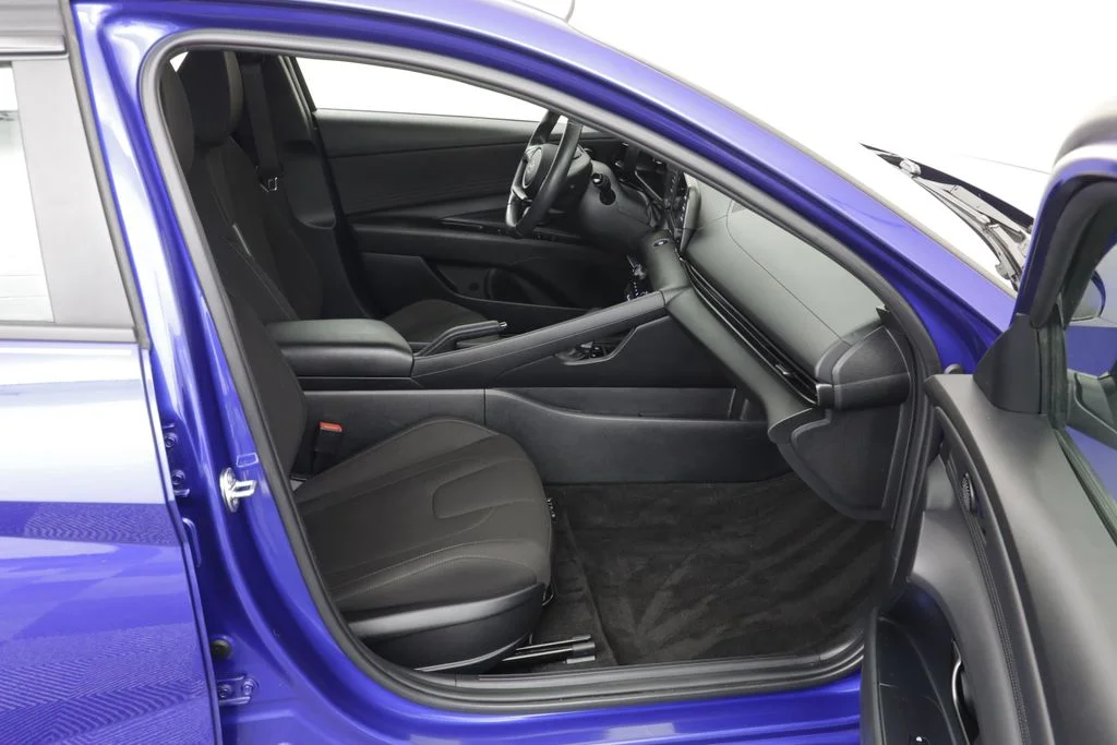 Used 2025 Intense Blue Hyundai SEL Sport image 19