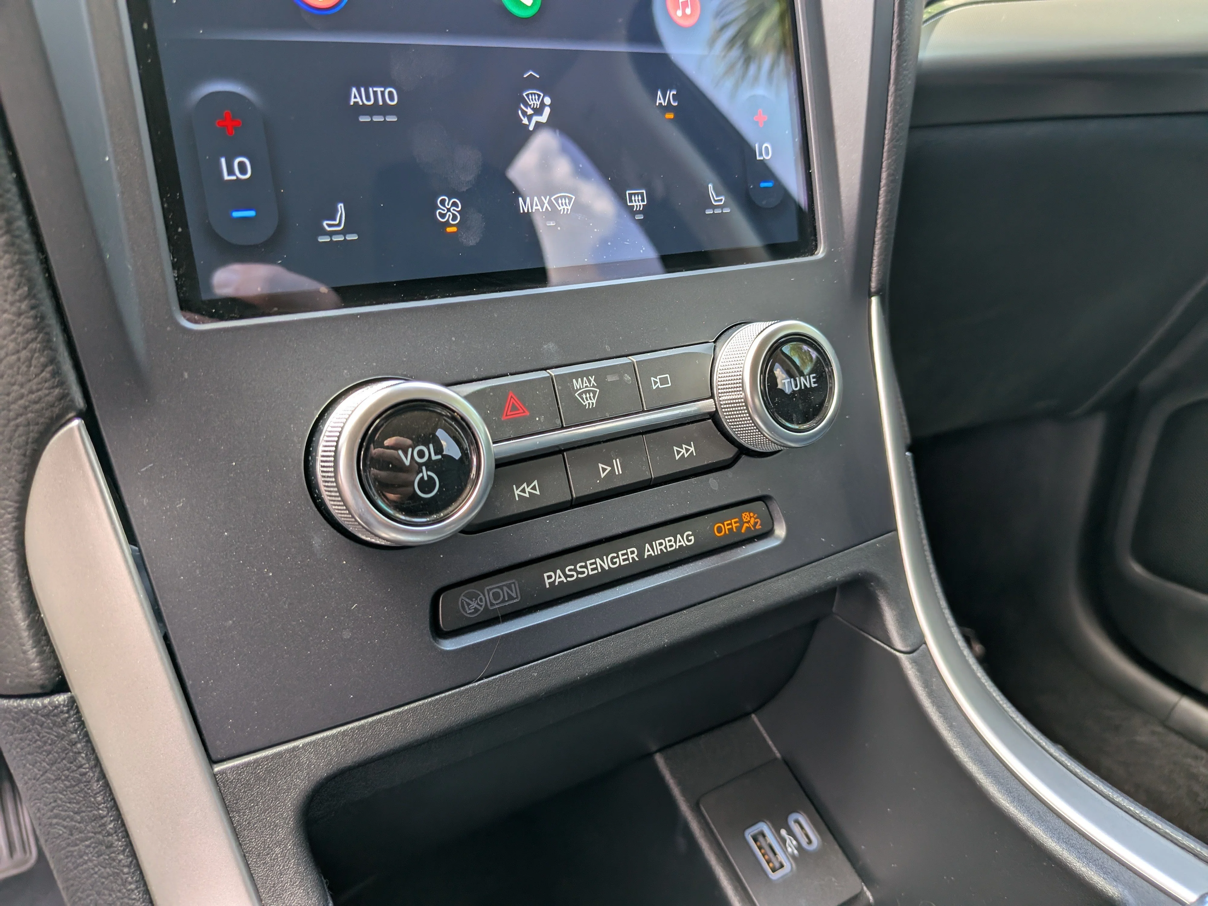 Used 2024 Agate Black Metallic Ford SEL image 30