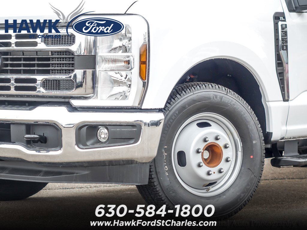 New 2026 Oxford White Ford F-350® XL image 3