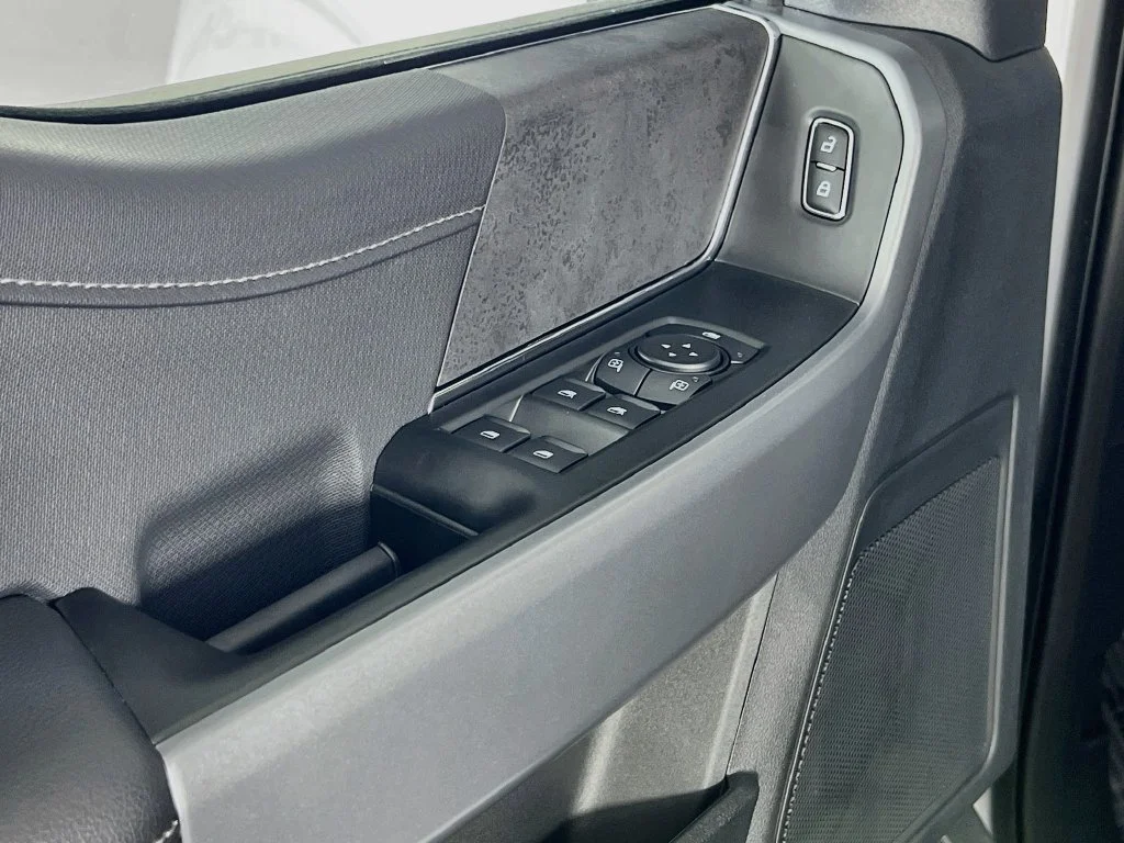 New 2026 Oxford White Ford XLT image 11