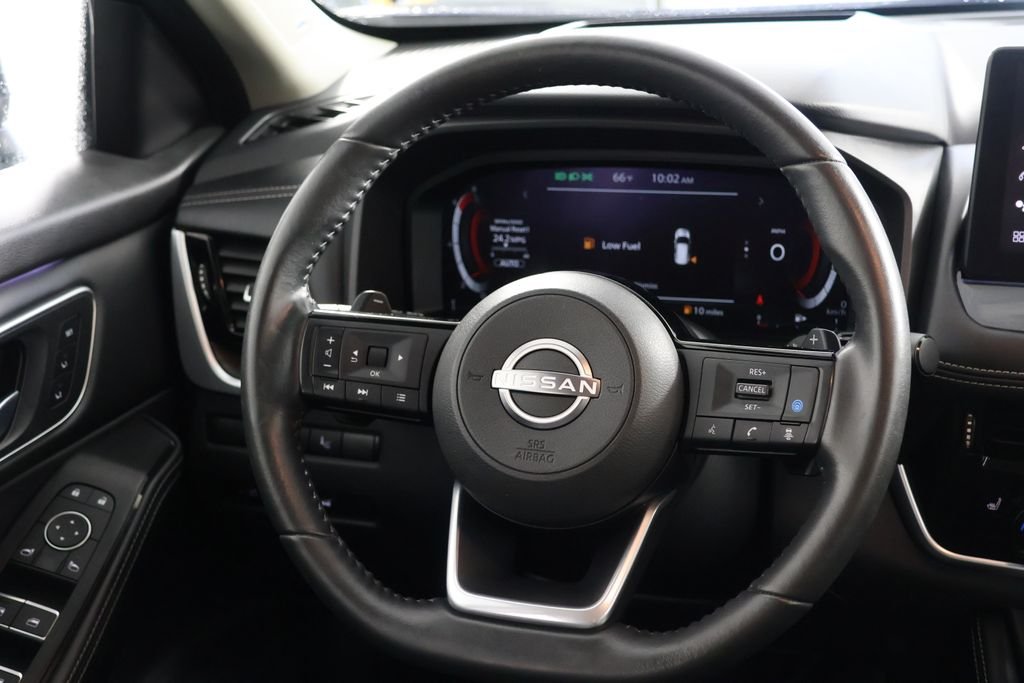 Used 2024 Deep Ocean Blue Nissan Platinum image 10