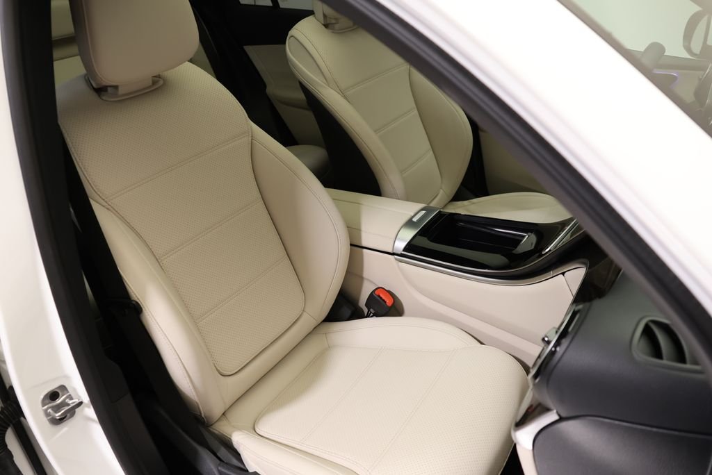 Certified Used 2026 Polar White Mercedes-Benz GLC 300 image 48
