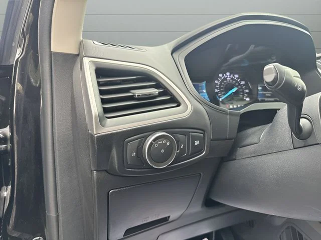 Used 2022 Black Ford SEL image 11