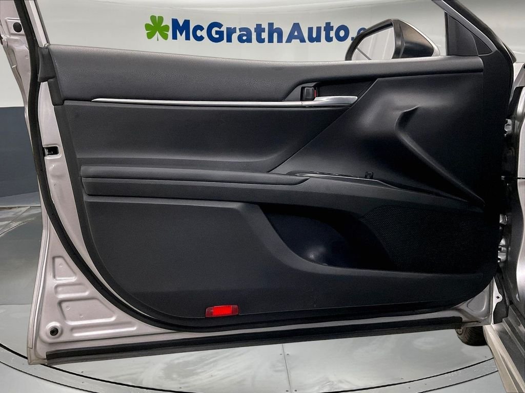 Used 2020 Silver Toyota SE image 27
