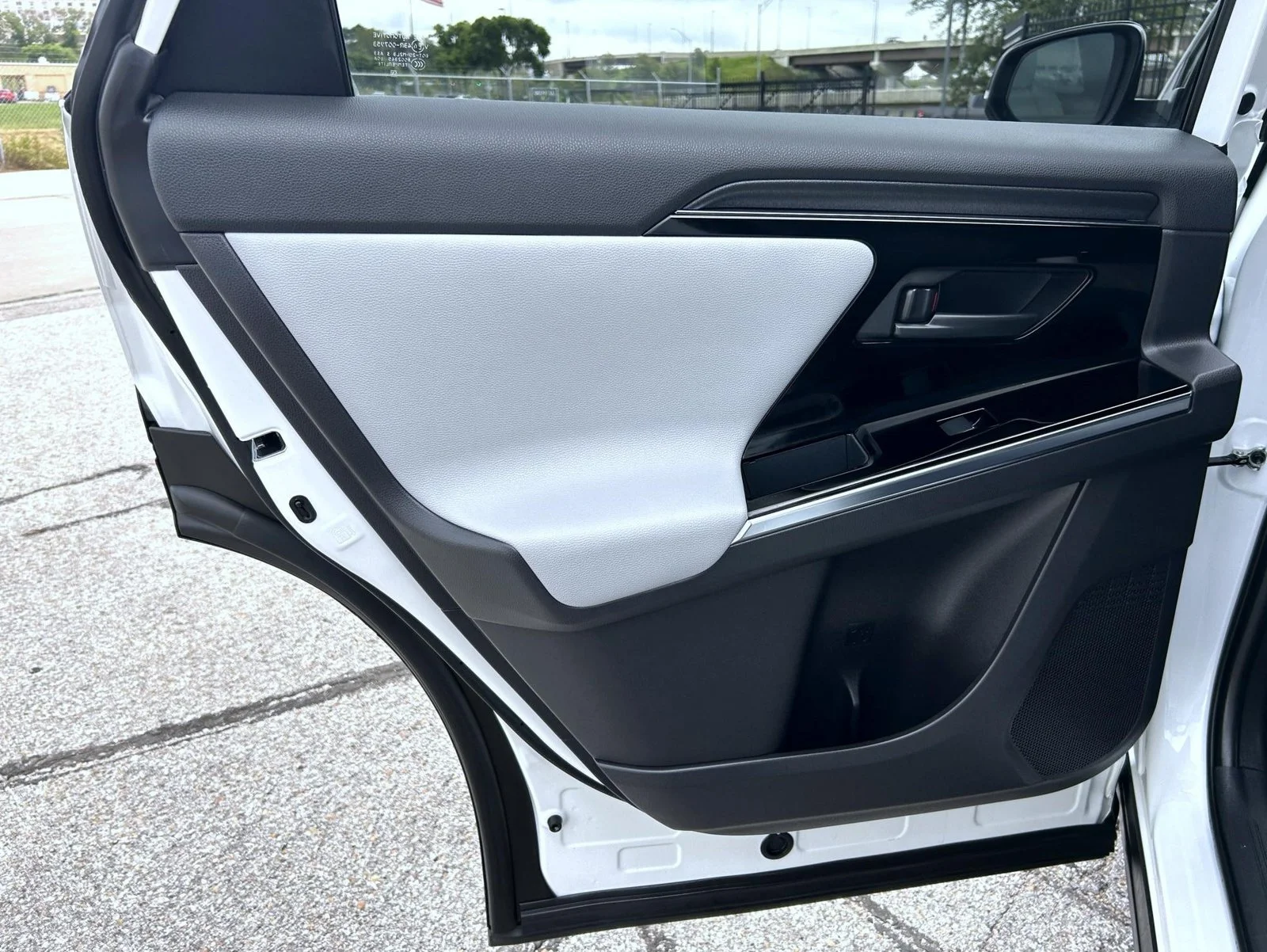 Used 2023 White Subaru Limited image 17
