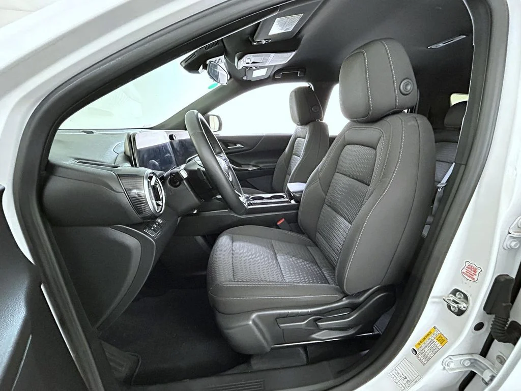 Used 2025 White Chevrolet LT image 10