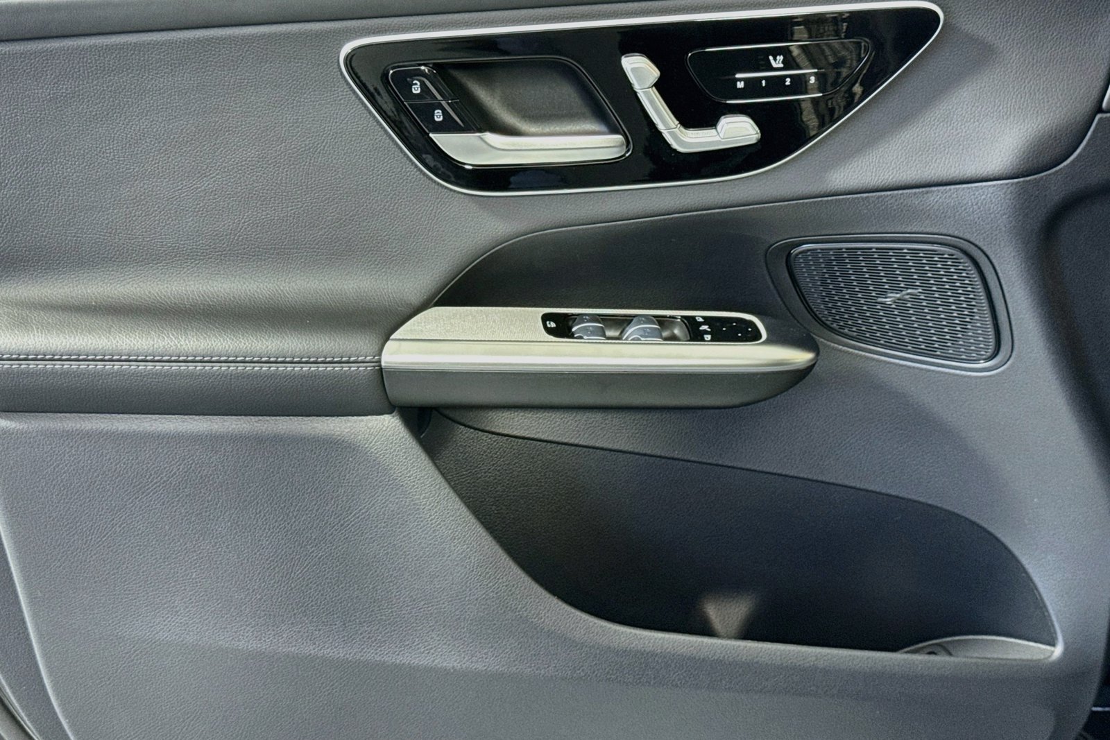 New 2027 Black Mercedes-Benz GLC 300 image 16