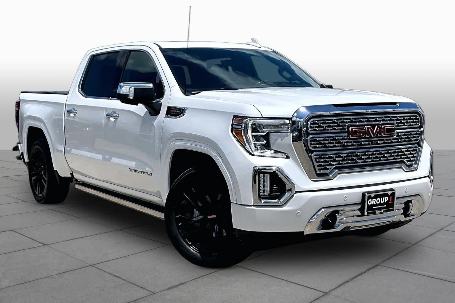 Used 2022 White Frost Tricoat GMC Denali image 3