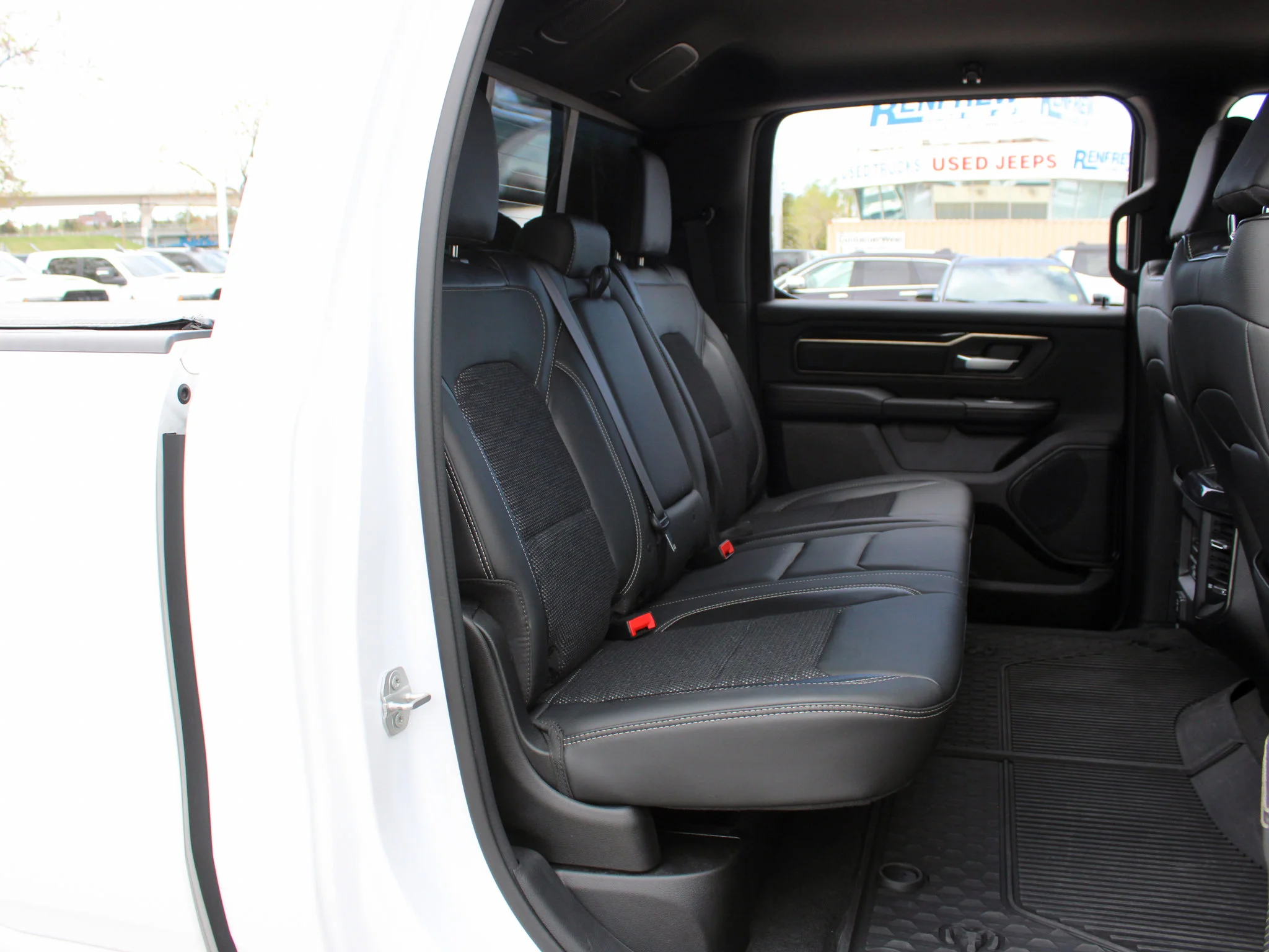 Certified Used 2022 White RAM Sport * No Accidents | HEMI V8 | Remote Start | Trailer Tow Group | Apple CarPlay | Bed Utility image 20