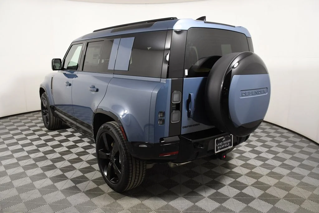 New 2026 Tasman Blue Land Rover X-Dynamic SE image 4