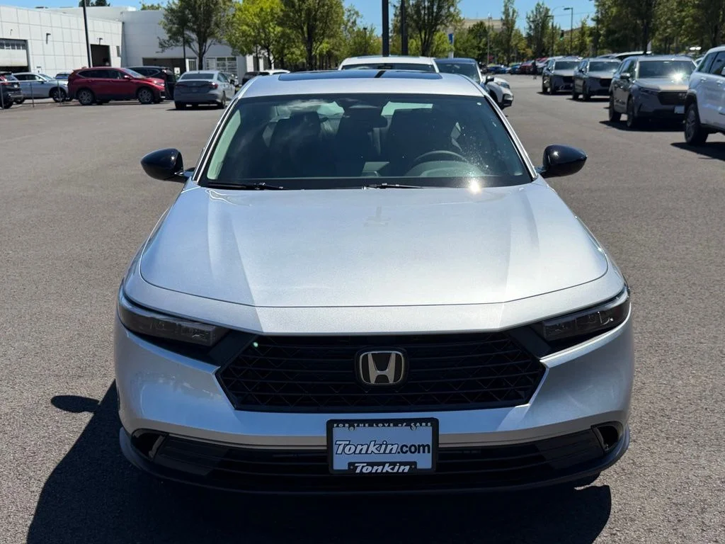 New 2026 Solar Silver Metallic Honda SE image 3